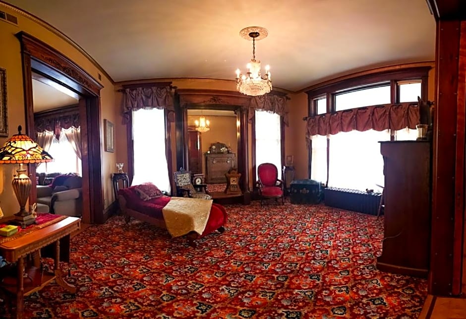 Linda Sue Manor
