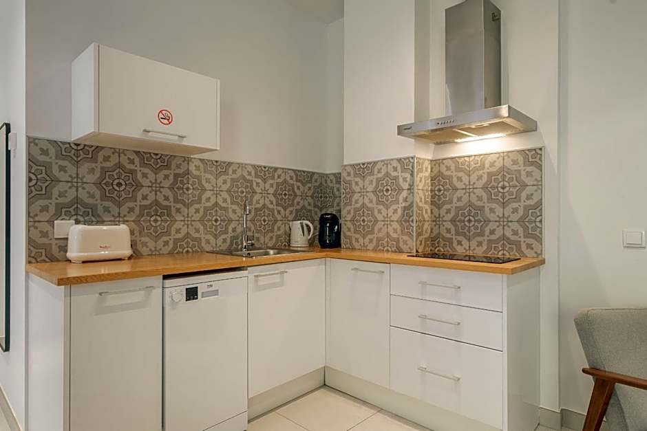 Chic & Comfortable Apartment, Private Terrace