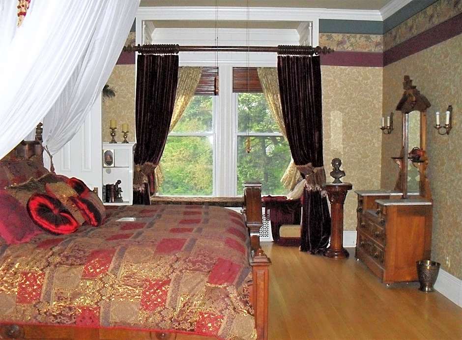 Alexander Mansion Bed & Breakfast