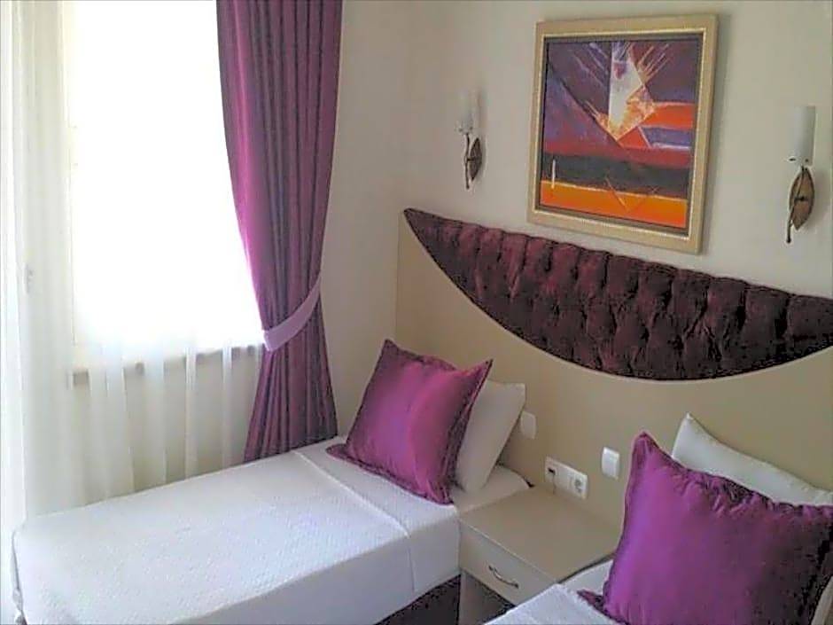 Almena Hotel