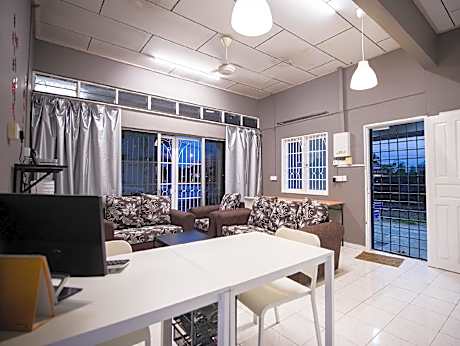 Kemaman Lodge & Cafe