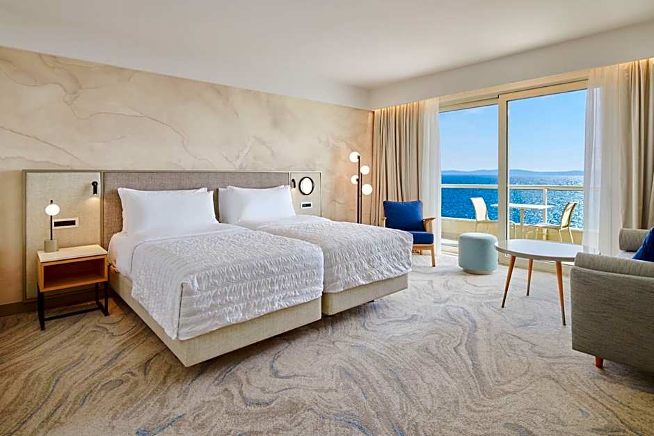 Le Meridien Lav Split
