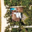 Azul Villa Esmeralda, by Karisma