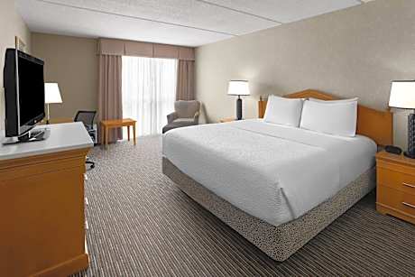 Deluxe King Room - Non-Smoking