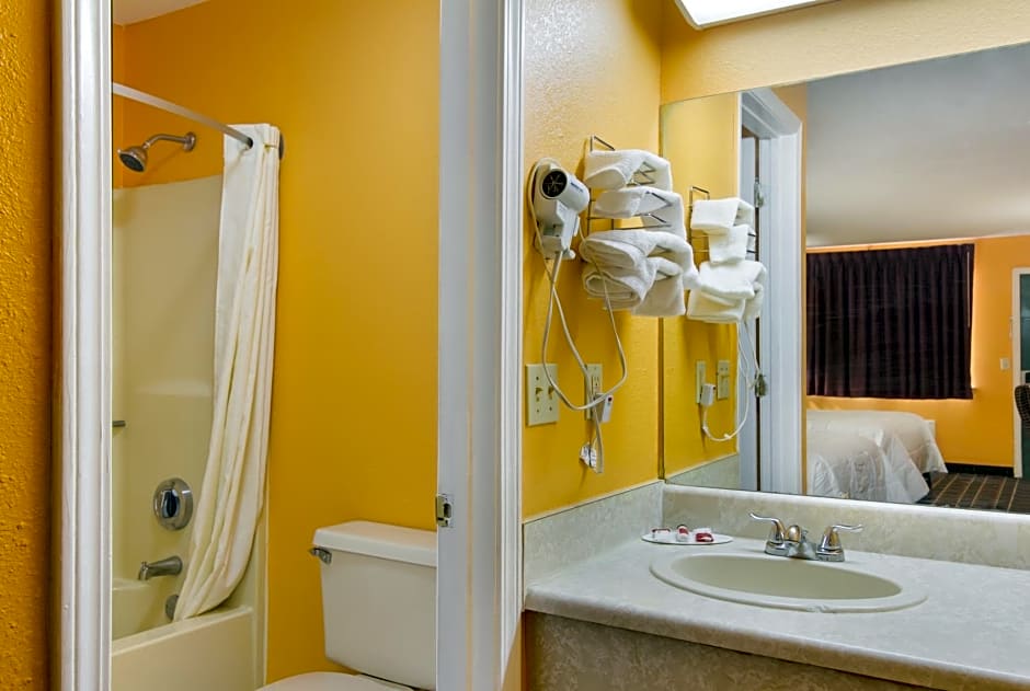 Americas Best Value Inn Darien