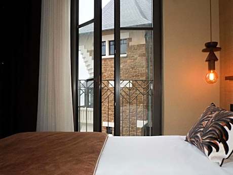 Classic Double Room with Side Sea View