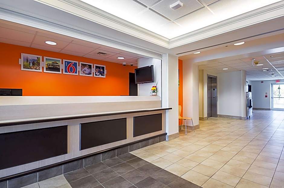 Motel 6-Whitby, ON - Toronto East