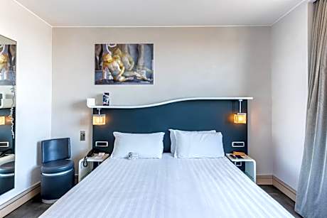 Junior King Suite with Terrace and City View