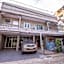 Hoppers Place Donmuang Hostel