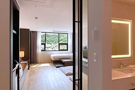 Korean-Style Ondol Suite City View