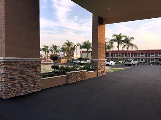 Ontario Inn & Suites