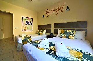 12 Bees Hotel