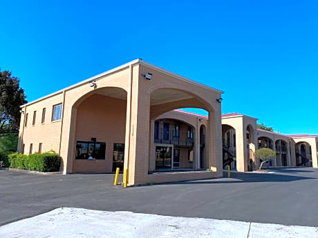 Days Inn by Wyndham Newnan