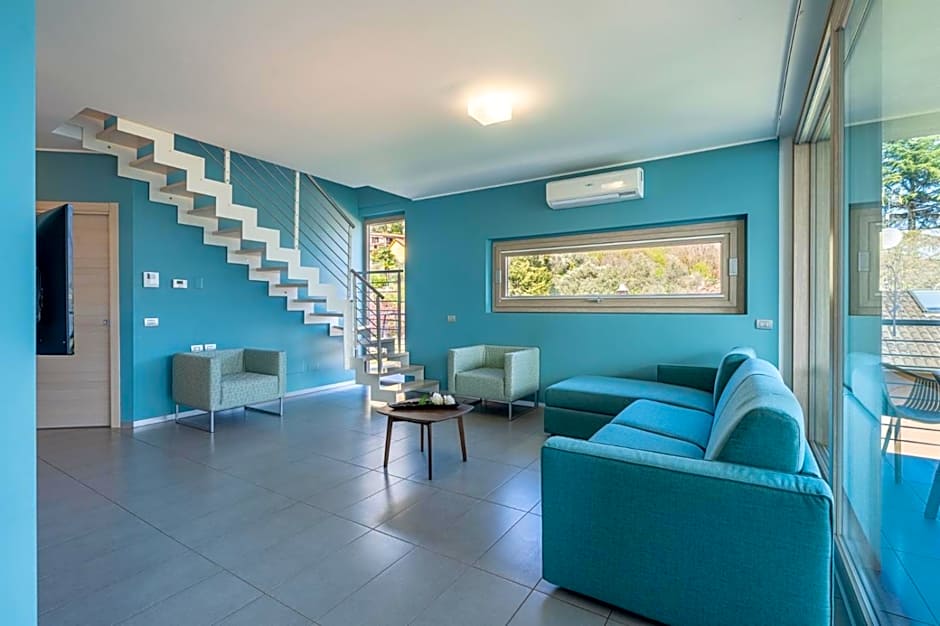 Bellagio Village- 4 Apartments by the lake - Seasonal Warm Pool and Sauna