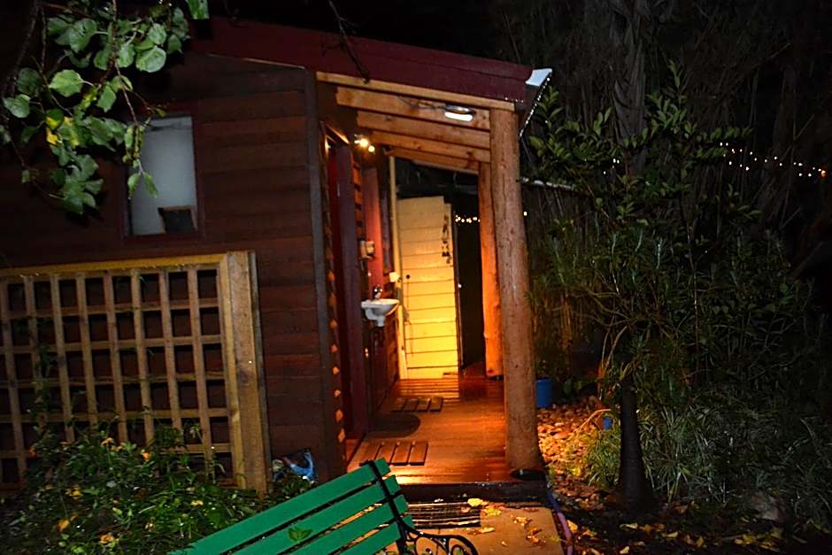 Black Cockatoo Lodge