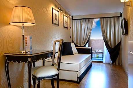 Premium Queen Room with Queen Bed - Non-Smoking