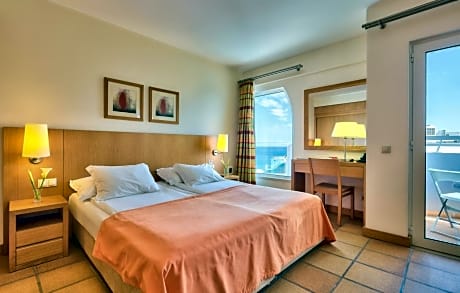 Studio with Partial Sea View