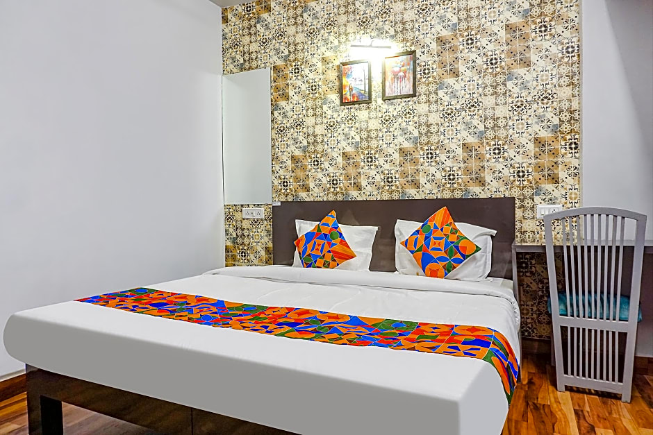 FabHotel Tan Square - Nr. Eon IT Park