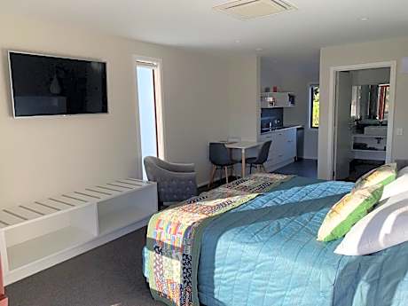 Deluxe King Studio
