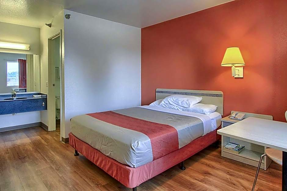 Motel 6-New Cumberland, PA - Harrisburg - Hershey South