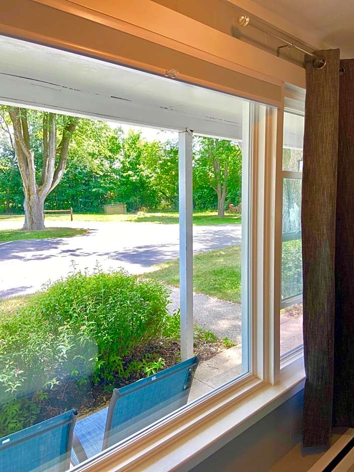 Elk Rapids Lakeshore Inn