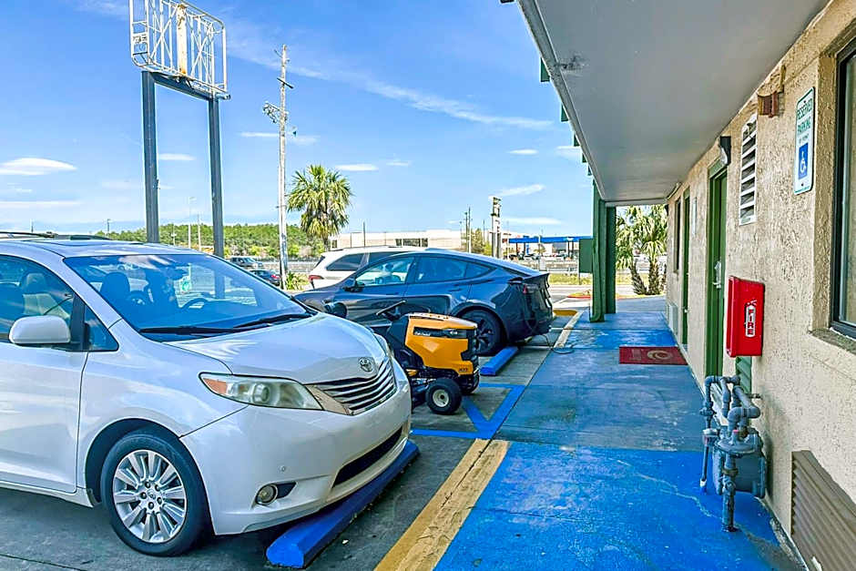 OYO Hotel Mobile, AL I-65 at Airport Blvd