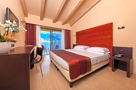 Deluxe Double or Twin Room with Lake View