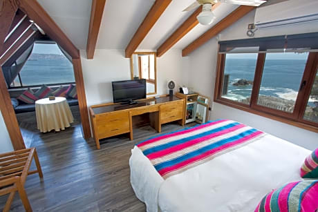 Standard Double Room with Partial Ocean View