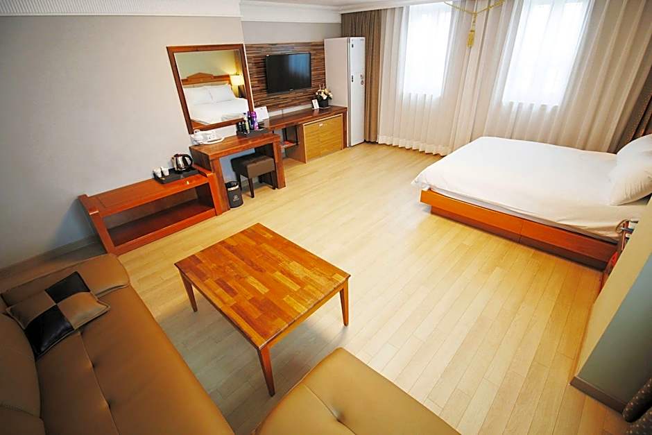 Empire Tourist Hotel
