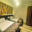 New Museum, Pyramids inn