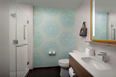 2 Queen Beds Guest Room