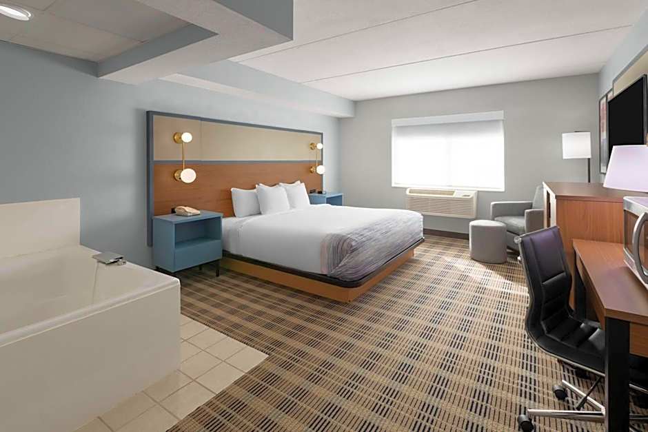 AmericInn by Wyndham Douglas/Saugatuck