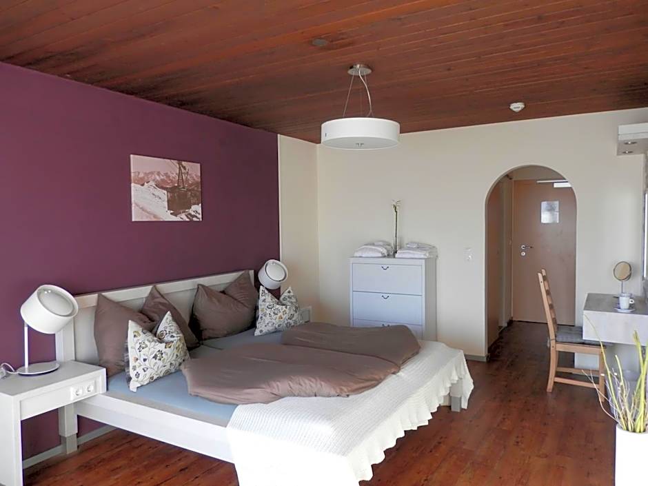 Dahoam by Sarina - Rooms & Suites