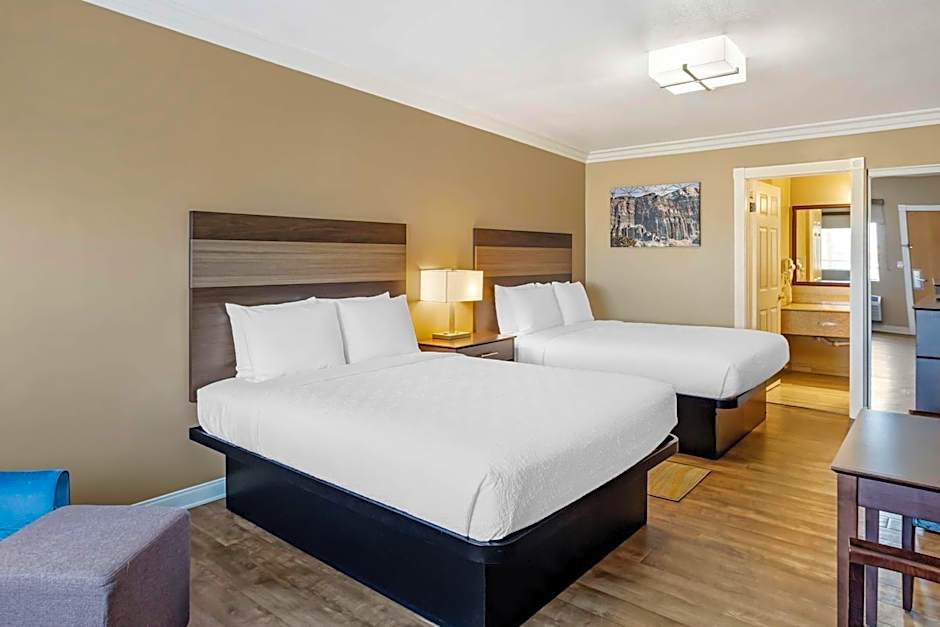 Best Western China Lake Inn