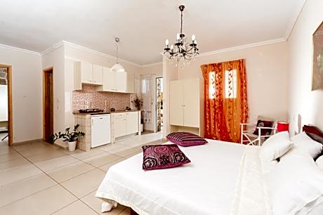 Family Room with Garden View