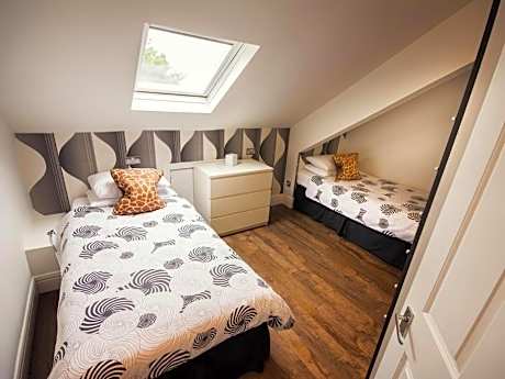 Two-Bedroom Deluxe Apartment with Garden View