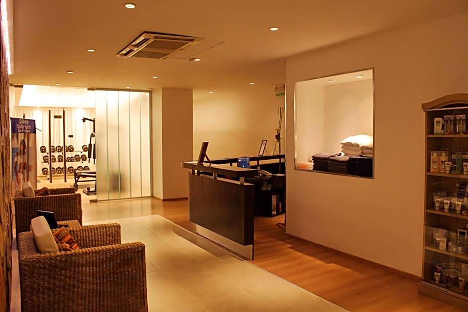 Howard Johnson by Wyndham San Pedro