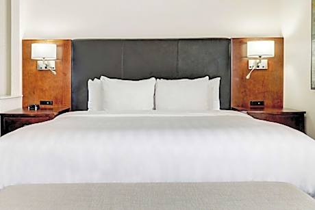 Deluxe King Room - Non-Smoking