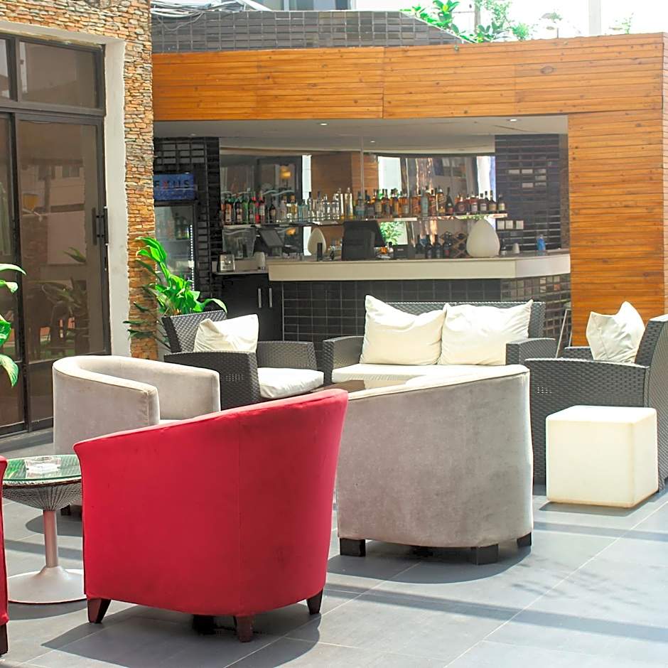 Victoria Crown Plaza Hotel