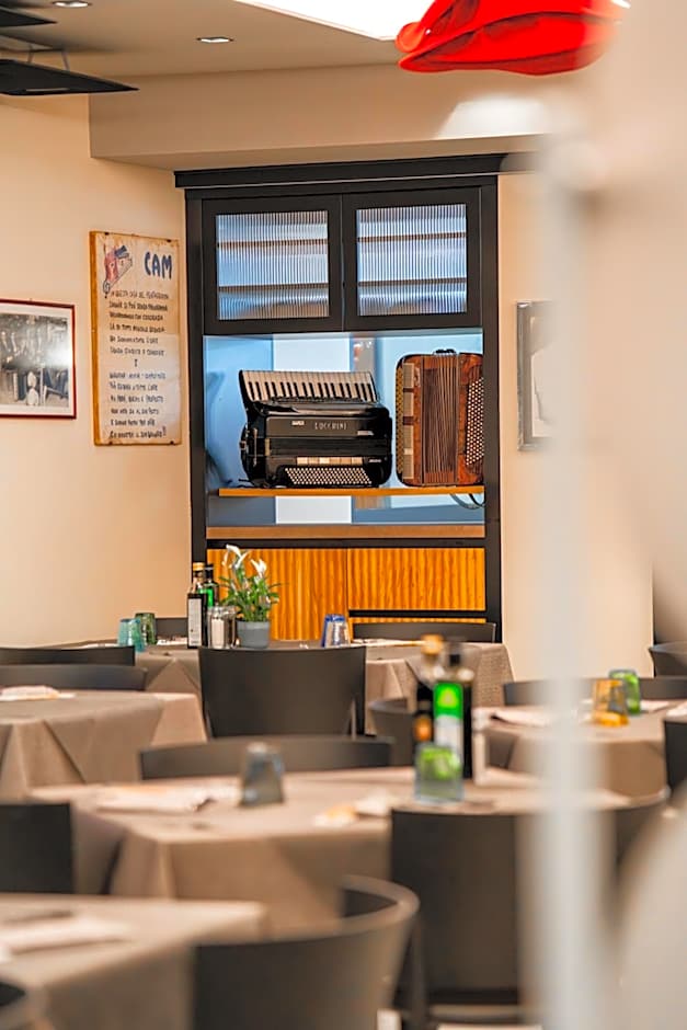 Rolly - Rooms & Restaurant