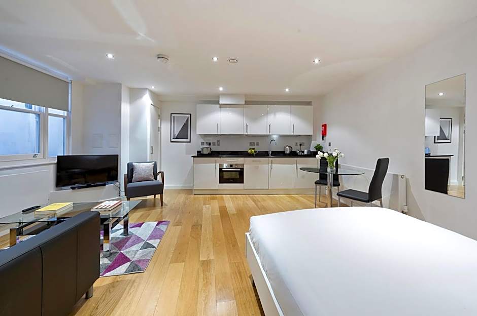 Red Lion Court by City2Stay