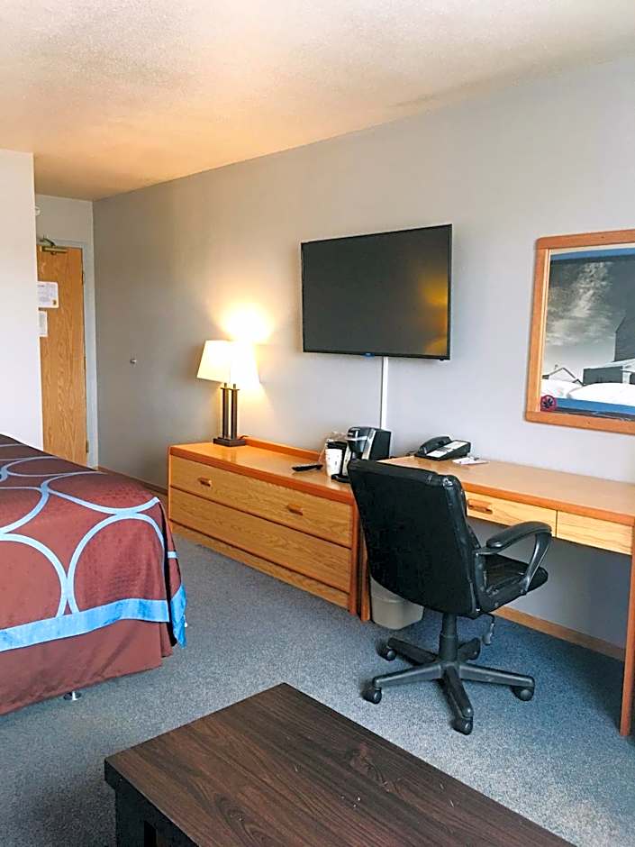 Super 8 by Wyndham Swift Current