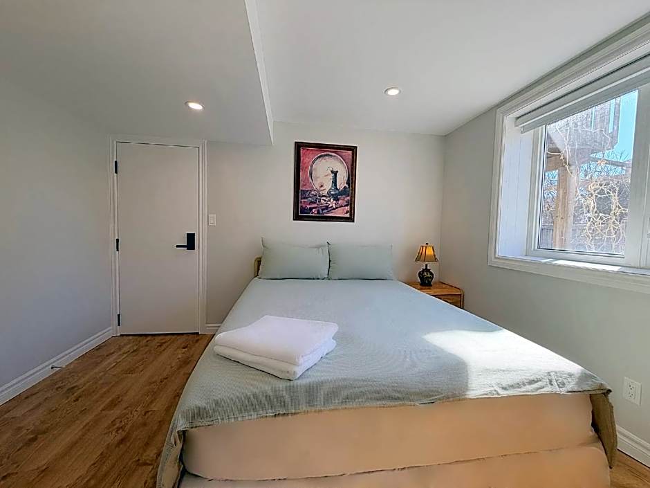Cozy Rooms in Bright Walkout Suite - Newly Renovated in 2026