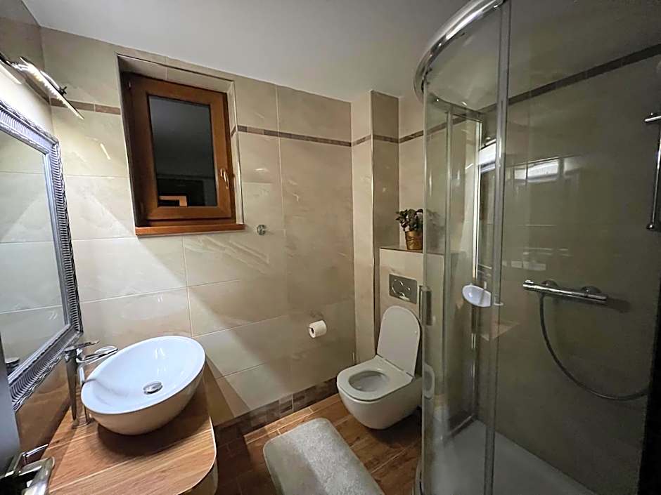 HOTEL GALERIA PEZINSKA BABA