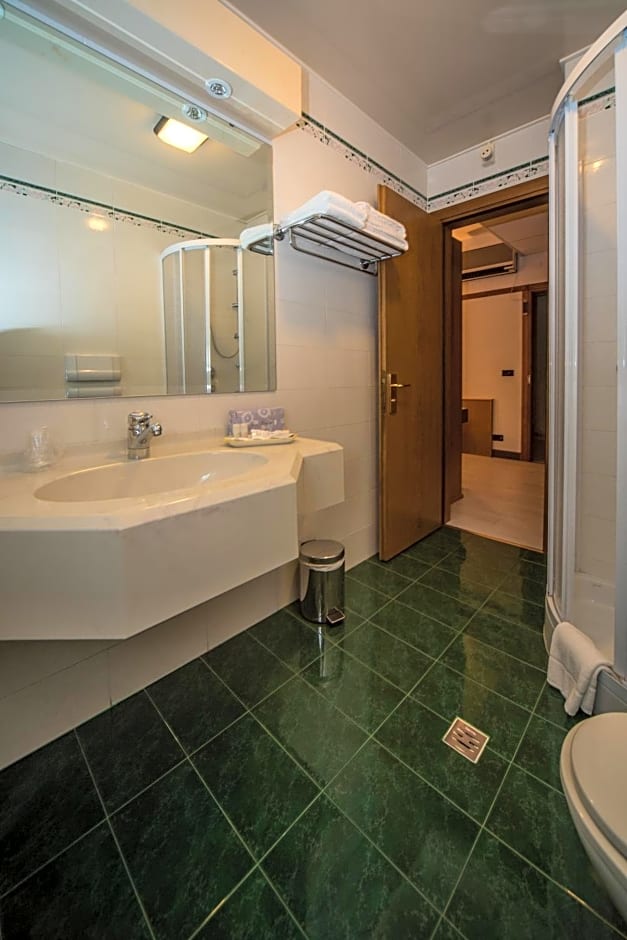 New Petit Hotel
