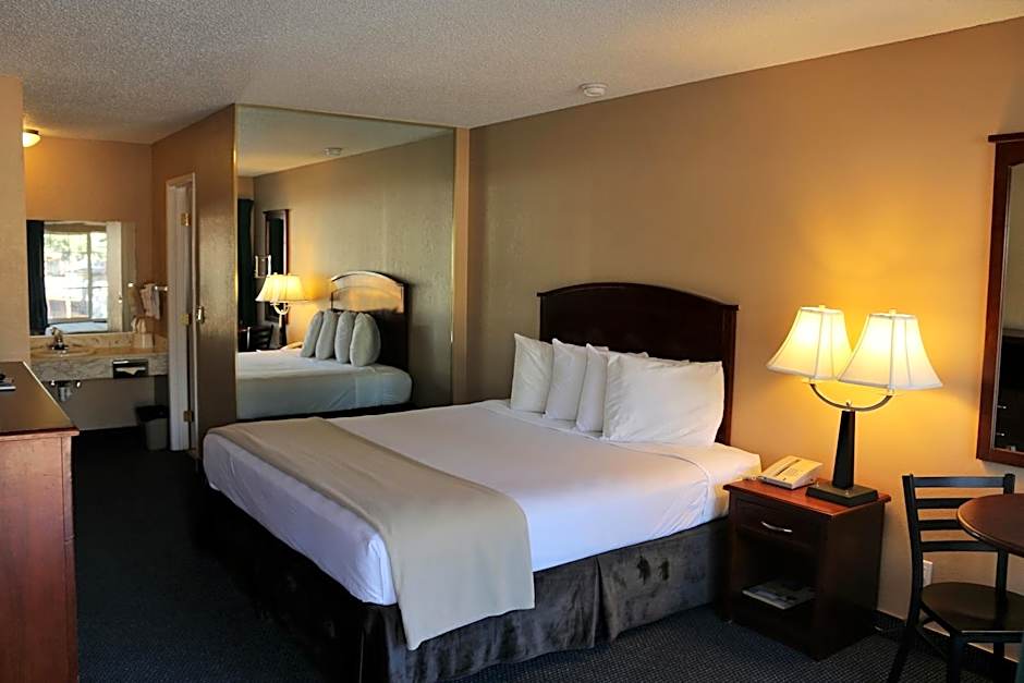 Bluelake Inn @ Heavenly Village