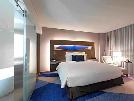 Executive Suite One King