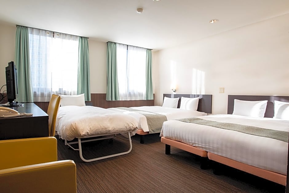 Photo 1 of 5 of Triple Room with 2 Single Beds and 1 Extra Bed - Smoking