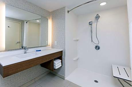 Standard Queen Room with Two Queen Beds and Mobility Accessible Roll-In Shower