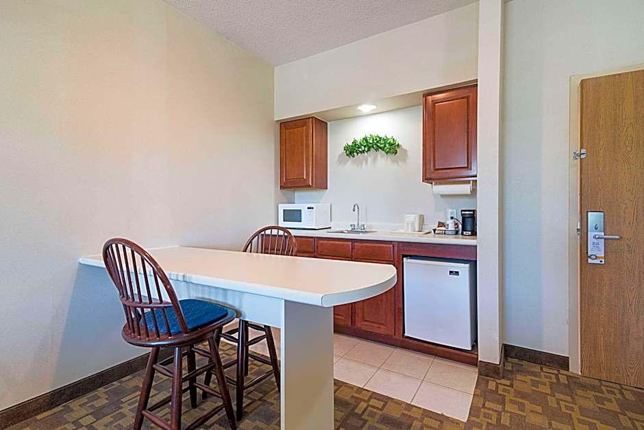 Photo 1 of 8 of 1 King Bed Suite, Nonsmoking